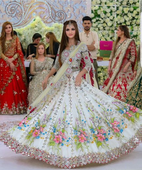 Kashees Bridal Dresses, Kashee's Bridal Dresses, Latest Pakistani Dresses, Red Bridal Dress, Walima Dress, Pakistani Dresses Online, Happy Bride, Latest Bridal Dresses, Latest Dress Design