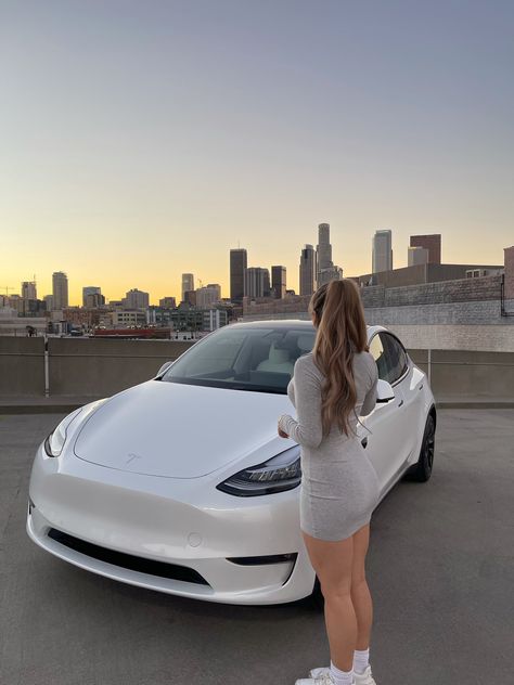 White Tesla Aesthetic, Tesla Aesthetic Girl, Dream Car Tesla, White Car Aesthetic, Carros Aesthetic, Dream Car Aesthetic, Aesthetic Beautiful Wallpaper, New Car Aesthetic, Tesla Car Aesthetic