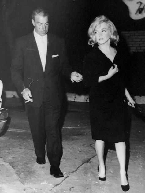 Joe Dimaggio Marilyn Monroe, Marilyn Monroe Life, Joe Dimaggio, Gentlemen Prefer Blondes, Becoming An Actress, Marilyn Monroe Photos, Hollywood Icons, Actrices Hollywood, Marylin Monroe