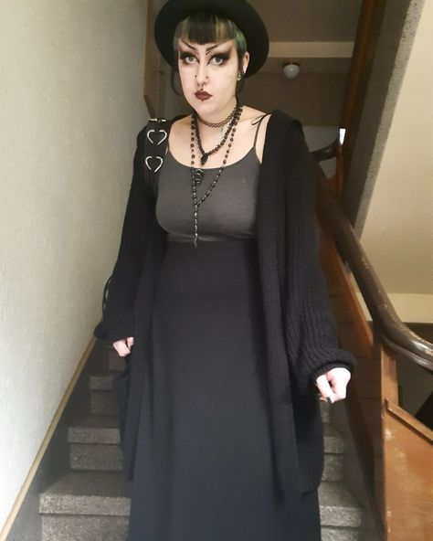 Trad Goth Plus Size, Nancy Downs Outfit, Alt Outfit Winter, Seelie Fae, Eclectic Goth, Fae Style, Alt Piercings, Work Goth, Goth Girl Outfits