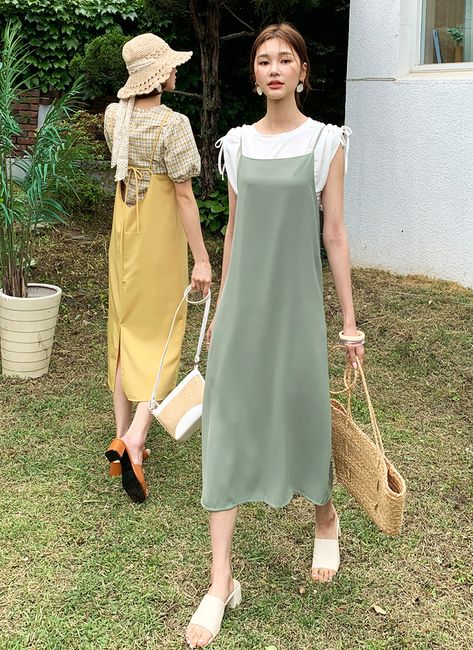 Japanese Summer Fashion 2023, Japanese Fashion Style Women, Summer Outfit In Japan Women, Japan Fashion Summer Women, Outfit Ideas Japanese Summer, Summer Tokyo Fashion, Japanese Fashion Trends 2024, Japan Fashion Women Summer, Summer Outfits Tokyo