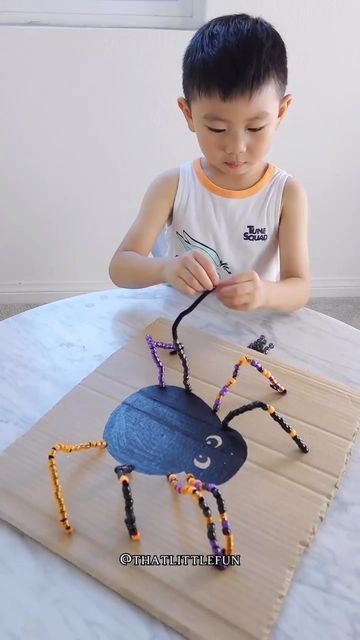 Spider Provocations Preschool, Kindergarten Spider Craft, Spider Dramatic Play Preschool, Spider Activities Eyfs, Spiders Eyfs Activities, Bug Art Activities Preschool, Spider Montessori Activities, Spider Theme Preschool Activities, Very Busy Spider Activities Preschool