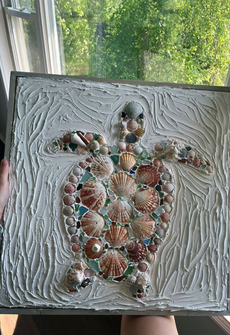 Beachy Art Projects, Shell Art Turtle, Seashell Art Canvas, Things To Make For Your Bedroom, What To Do With Shells From The Beach Diy Ideas, Things To Make With Paper Mache, Things To Paint On Sea Shells, Homemade Beach Decor, Art With Seashells Diy Ideas