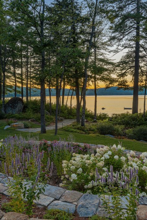 Lakehouse Backyard, Lakeside Landscaping, Lake House Backyard, Bluestone Steps, Cabin Landscape, Beautiful Lake House, Lake Landscaping, Commercial Landscape, Lakeside Living