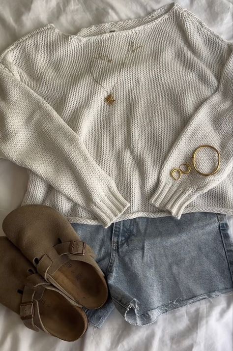 Sweater Tube Top Outfit, Tank Top Outfits Shorts, Linen Shorts Outfit Aesthetic, Birkenstock Clogs Outfit Shorts, Messy Artist Aesthetic Outfit, Y2k Comfy Outfit, Aesthetic Outfits With Jeans, Comfy Basic Outfits, Winter Florida Outfits