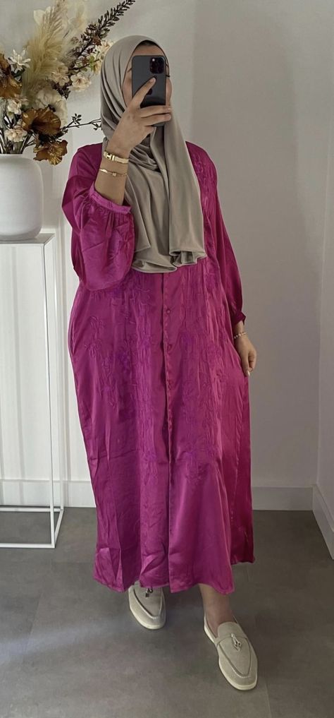 Hijab Fashion Inspiration Summer, Hijab Style Summer, Hijabi Fashion Summer, Mode Abayas, Pink Hijab, Modest Outfits Muslim, Hijab Fashion Summer, Estilo Hijab, Mode Kimono