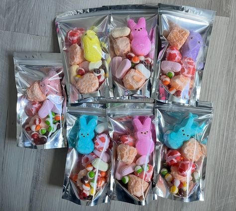 This listing is for ONE (1) bad of Diamond Delights Easter Mix. The bags are assorted and will be sent at random.  PLEASE NOTE: The picture seen here is simply an example of this freeze dried mix. Our mixes change EVERY SINGLE TIME a batch is made. Do not expect your mix to arrive looking exactly like this. Candy Gummies, Grazing Box, Dried Candy, Easter Peeps, Sweetest Day, Handmade Gift Wrap, Freeze Dried, Freeze Drying, Candy Bags