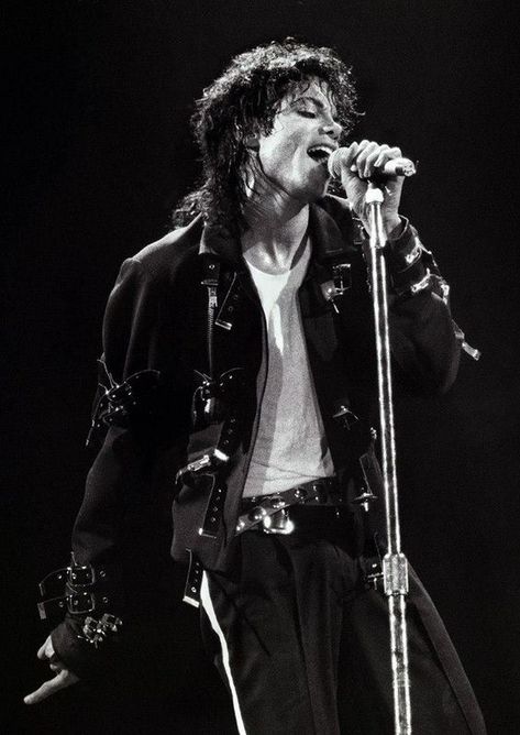 Michael Jackson Black Background, Michael Jackson Performance, Michael Jackson Bad Era Photoshoot, Mj Wallpaper Michael Jackson, Michael Jackson Posters, Michael Jackson Background, Bad Era Michael Jackson, Michael Jackson Glove, Bad Michael Jackson