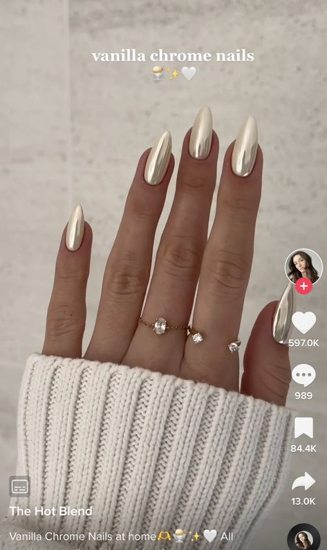 White And Matalic Nails, Chrome Ivory Nails, Champaign Chrome Nails, Champagne Gold Chrome Nails, Vanilla Crome Nails, Ivory Chrome Nails, Mandelforming Nails, Soft Chrome Nails, Soft Gold Nails