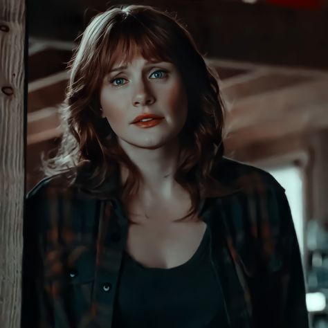 Claire Dearing Icon, Claire Jurassic World, Bryce Dallas Howard Jurassic World, Women Faceclaims, Jurassic World Claire, Jurassic World Characters, Twd Oc, Brice Dallas Howard, Remus Lupin Sirius Black