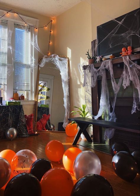 90s Halloween Party Aesthetic, Halloween Party Ideas College, Halloween Party Decor Aesthetic, Summerween Party Decorations, Apartment Halloween Party, Party Aesthetic Halloween, Halloween Decorations Indoor Party, Summer Halloween Party, Backyard Halloween Party Ideas