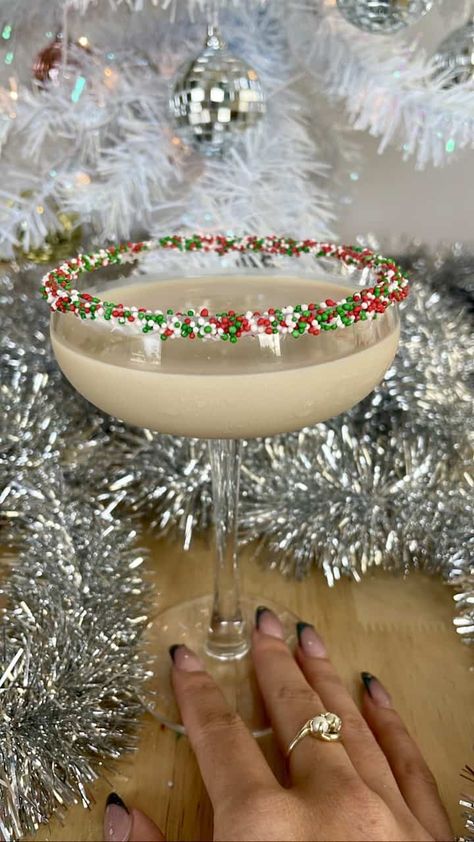 Sugar Cookie Martini Sugar Cookie Cocktail, Cookie Martini Recipe, Sugar Cookie Martini Recipe, Sugar Cookie Martini, Cookie Martini, Whole Lotta Yum, Christmas Martini, Best Sugar Cookie, Holiday Drink