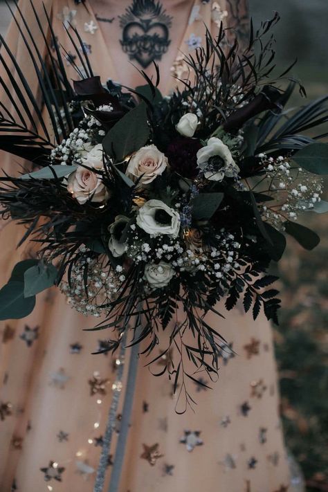 Gothic Floral Bouquet, Edgar Allen Poe Birthday Cake, Dark Academia Wedding Bouquet, Viking Wedding Dress Black, Goth Bride Bouquet, Edgy Wedding Bouquet, Small Dark Wedding Bouquet, Dark Forest Wedding Flowers, Dark Romantic Wedding Bouquet