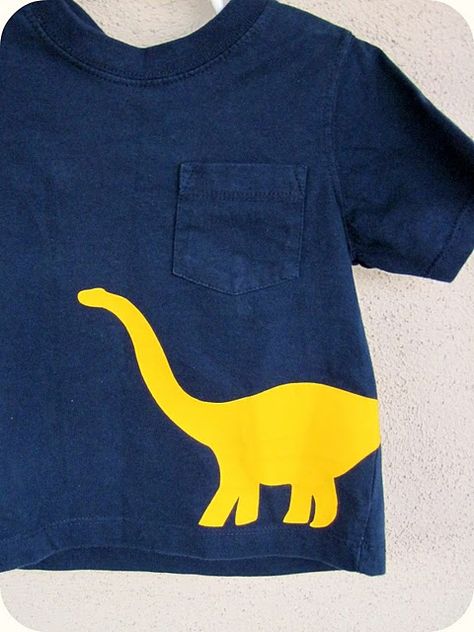 Dinosaur for boys Freezer Paper Crafts, Freezer Paper Stenciling, Tshirt Painting, Stencil Projects, Diy Wardrobe, T Shirt Painting, Diy Tees, The Good Dinosaur, Craft Printing