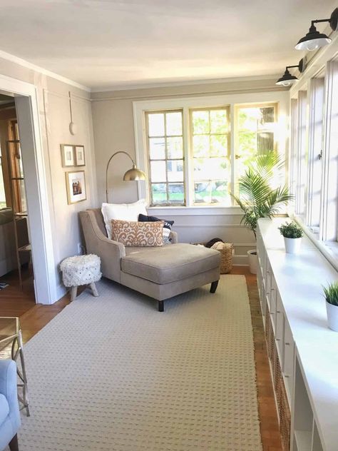 Narrow Sunroom Ideas Farmhouse, Narrow Sunroom Ideas Cozy, Unique Sunroom Ideas, Sunroom Paneling, Simple Sunroom Decorating Ideas, Narrow Sunroom Ideas, Craftsman Sunroom, Narrow Sunroom, Sunroom Office Ideas