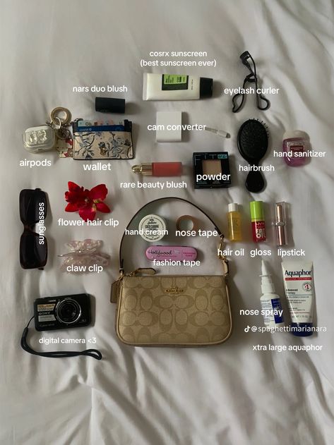 Organisation, Girly Wishlist Ideas, Makeup Bag Essentials Aesthetic, Whats In My Make Up Pouch, Sanitary Bag Essentials, What To Put In My Purse, Aesthetic What’s In My Bag, Things To Put In Purse, Small Bag Essentials