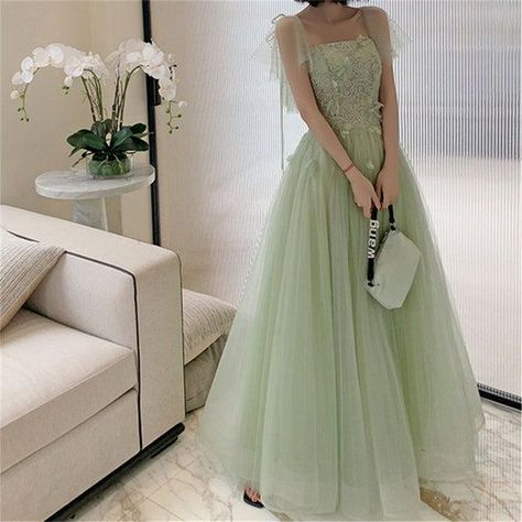 Haute Couture, Sage Prom Dress, Green Dress Formal, Sage Green Prom Dress, Green Prom Dress Long, Stylish Formal Dresses, Long Dress Outfits, Top Prom Dresses, Light Green Dress