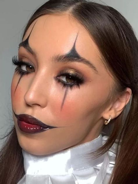 50 Brilliant Halloween Makeup Ideas to Try in 2023 Makeup Looks For Halloween Easy, Halloween Makeup Clown Cute, Clown Makeup Pretty Easy, Simple Clown Halloween Makeup, Simple Scary Clown Makeup, Simple Clown Makeup Halloween, Cute Clown Makeup Halloween, Cute Halloween Clown Makeup, Clown Makeup Costume