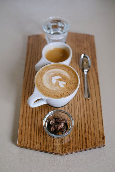 Coffee Presentation Ideas, Cafe Backyard, Coffee Presentation, Coffee Shop Branding, Italy Coffee, Coffee Board, Coffee Tray, Coffee Serving, Coffee Shop Decor