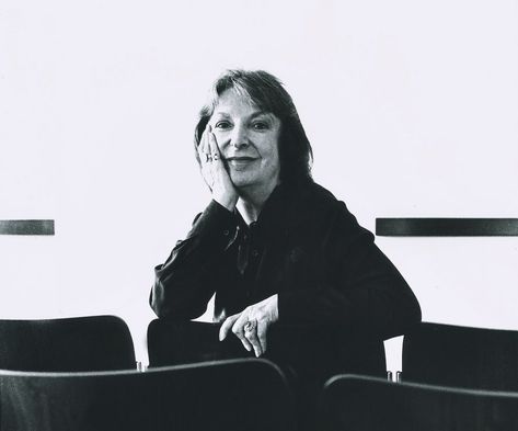 Pauline Kael, film critic for the New Yorker 1968-91 Film Critic, Kiss Kiss Bang Bang, Warren Beatty, At The Movies, Melodrama, Movie Lover, Latest Books, The New Yorker, Love Affair