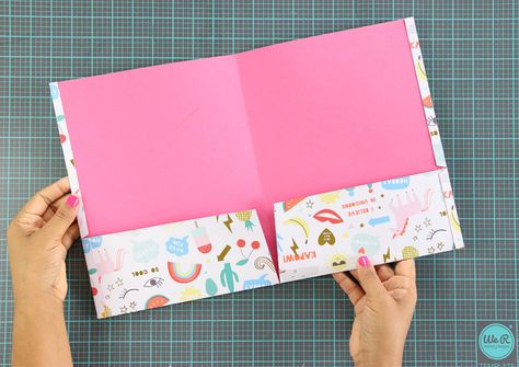 Perfect for students, planners or anyone who wants to get organized! Folder Diy Ideas, Diy Folder Pocket, Origami Pocket Folder, How To Make Pockets Out Of Paper, Diy Folders For School, Diy Paper Envelopes Pockets, Paper Folders Ideas, Pocket Folder Diy, Folders For School