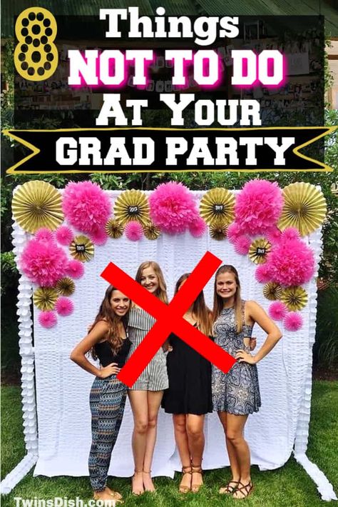 Spring Graduation Decorations, Graduating Party Ideas, Graduation Photo Decoration Ideas, Succulent Photo Backdrop, Graduation Decoration Ideas Outdoor, Backdrops For Parties Flowers, Flowers For Graduation Party, Sun Flower Decorations Ideas, Open House Photo Backdrop