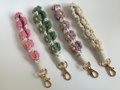 Macramé Flower Cute Wrist Lanyard with lobster clasp to attach it to your mobile phone, keys or handbag. Length: from top of lanyard to clasp approx. 19cm / inside measurement to slip over wrist is approx. 12cm Smoke Free Home Flower Cute, Wrist Lanyard, Lanyard Keychain, Phone Grips, Handbag Purse, Crochet Doll, Daisy Flower, Crafts Ideas, Cotton Yarn
