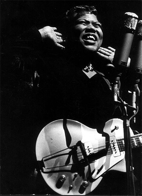 Sister Rosetta Tharpe performs in Paris (c. 1953) Sister Rosetta Tharpe, Rosetta Tharpe, Cadillac Records, Rockabilly Baby, Musician Photography, Rock Style Outfits, Black Guitar, Jazz Standard, Blues Musicians