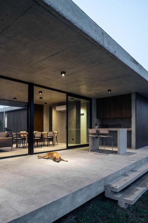 Concrete House Design Exterior, Concrete Homes Exterior, Modern Concrete Homes, Concrete Modern House, Concrete Houses Architecture, Concrete House Exterior, Concrete Home Design, Modern Concrete Home, Brutalist House