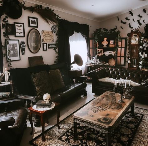 Witchy Living Room, Goth Living Room, Glamorous Halloween, Gothic Living Room, Gothic Bedroom, Halloween Decor Ideas, Aesthetic Living Room, Dark Home Decor, Goth Home Decor