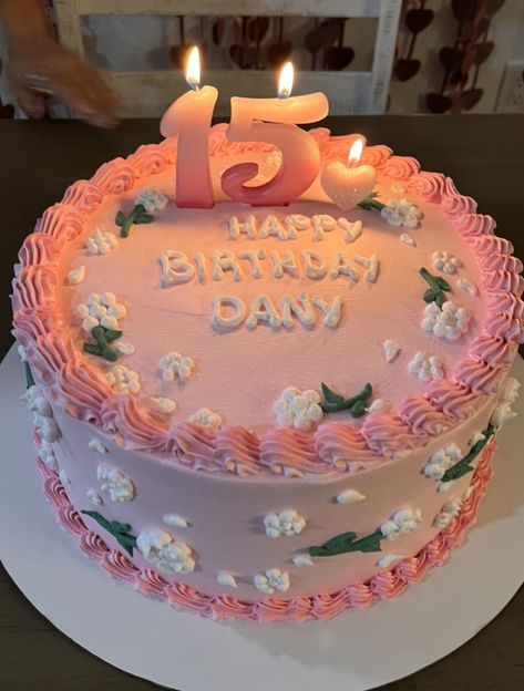 Cake Idea For 13 Birthday, Sweet 15 Birthday Cakes, 15 Cake Ideas Birthdays, Light Pink Birthday Cake Aesthetic, Cute Pink Birthday Cake Aesthetic, Birthday Cakes 14th Birthday, 15 Cakes Ideas Birthdays, Sixteen Birthday Cake Aesthetic, Round Pink Birthday Cake