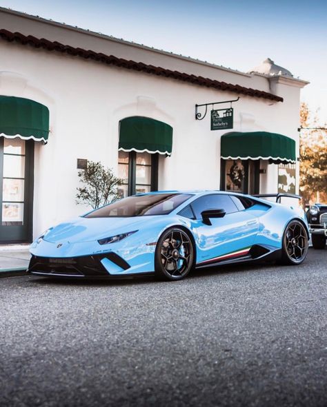 Lamborghini Huracan Performante painted in Blu Cepheus w/ Tricolore stripes along the doors  Photo taken by: @joshleap.s on Instagram Bugatti Chiron Aesthetic, Chiron Aesthetic, Bugatti Centodieci, Huracan Performante, Cool Truck Accessories, Aesthetic Cool, Pimped Out Cars, Car Tattoos, Car Cleaning Hacks