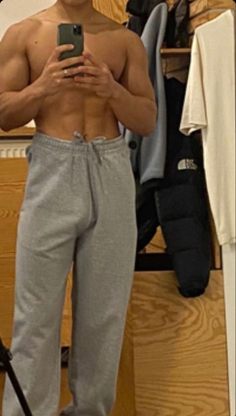 Men In Grey Sweatpants, Men Astethic, Abs Men, Muscle Arms, Muscled Men, Veiny Arms, Soft Tummy, Abs Pictures, Fake Abs