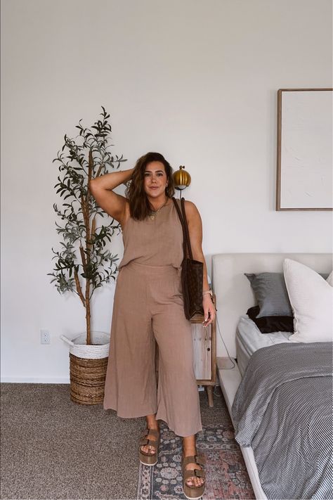 Brunch Outfit Summer Midsize, Midweight Outfits, Summer Europe Outfits Plus Size, Midsize Summer Dress Outfit, Midsize Travel Outfit Summer, Midsize Bohemian Fashion, Mid Size Wardrobe, Midsize Old Money, Midsize Outfits Summer Work