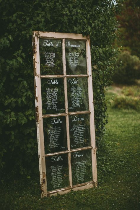 Old Window Table Seating Chart, Assigned Seating Ideas, Table List Wedding Seating Charts Old Windows, Old Window Wedding Seating Chart, Seating Chart On Window, Wedding Seating Assignment Display, Old Window Decor Wedding, Glass Window Wedding Signs, Old Window Decoration