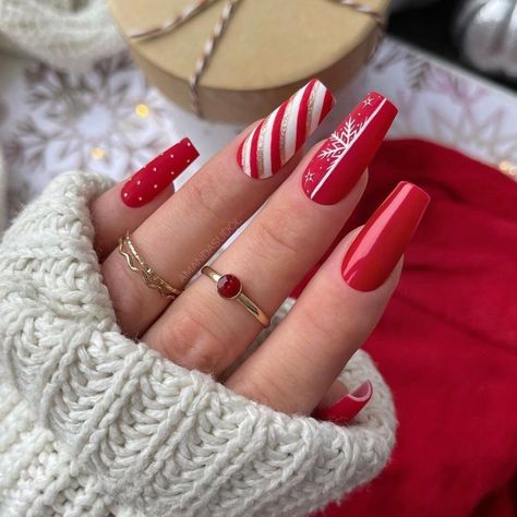 Christmas Gel Nails, Red And White Nails, Chistmas Nails, Red Christmas Nails, Holiday Nails Christmas, Cute Christmas Nails, Christmas Nails Easy, Winter Nails Acrylic, Her Nails