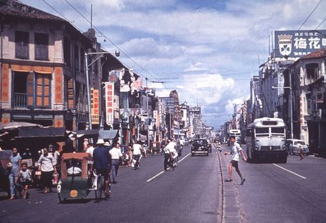 In the Late 1960s, Singapore was Gripped By a Genital Panic. Of all the national panics, this might be the most bizarre. Vintage Singapore, Singapore Chinatown, Singapore Street, Singapore Map, History Of Singapore, Straits Settlements, Singapore Photos, Photographs And Memories, Water Drawing