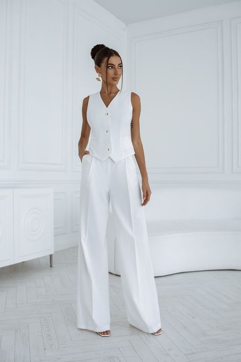 All White Outfit Formal, White Waist Coat Outfit Women, Vest Jumpsuit Outfit, Waist Vest Outfits For Women, All White Pants Outfit, White Pantalon Outfit, All White Formal Outfit Women, Pants And Vest Women, Vest And Pants Outfits For Women