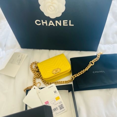 Brand New Chanel Belt Bag That’s Been Sold Out And Currently Not Available In Any Boutique. Super Stylish And Chic! Chanel Small Wallet, Chanel Belt Bag, Chanel Pouch, Belt Bag Outfit, Chanel Decor, Chanel Tote Bag, Chanel Crossbody, Bags Chanel, Chanel Clutch