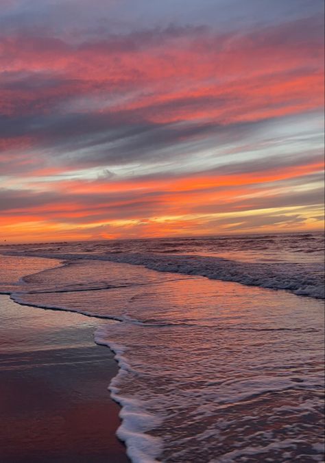 Sunrise On Beach Aesthetic, Sunrise Over The Ocean, Alexis Core Aesthetic, Sunrise Beach Aesthetic, Beach Sunrise Aesthetic, Alexis Aesthetic, Tori Core, Sunrise Over Water, Alexis Core