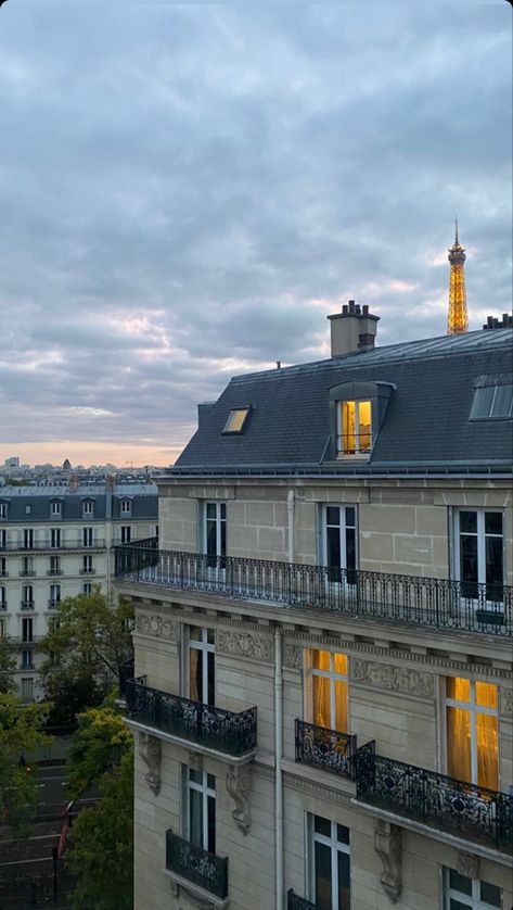 Downtown Paris Aesthetic, Paris Work Aesthetic, Paris Flat Aesthetic, Apartment Paris Aesthetic, Study In Paris Aesthetic, Studying In Paris Aesthetic, The Paris Apartment Book Aesthetic, The Paris Apartment Book Lucy Foley Aesthetic, Study In Paris