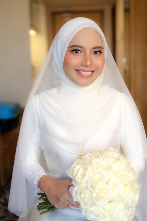 Cucuk Sanggul Traditional Melayu, Dress Akad Nikah Muslimah, Malay Engagement, Kebaya Malaysia, Kurung Nikah, Malay Bride, Pengantin Melayu, Makeup Nikah, Melayu Wedding