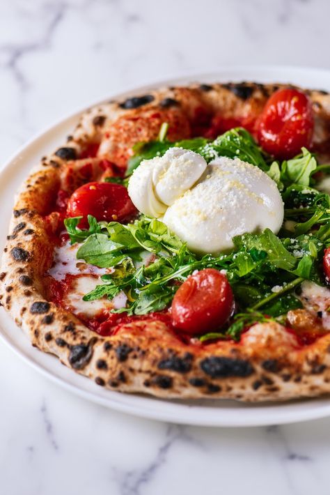 Essen, Burrata Cheese Pizza, Pizza With Burrata Cheese, Buratta Pizza, Pizza Fancy, Pizza Burrata, Pizza Pub, Pizzeria Menu, Pizza Project