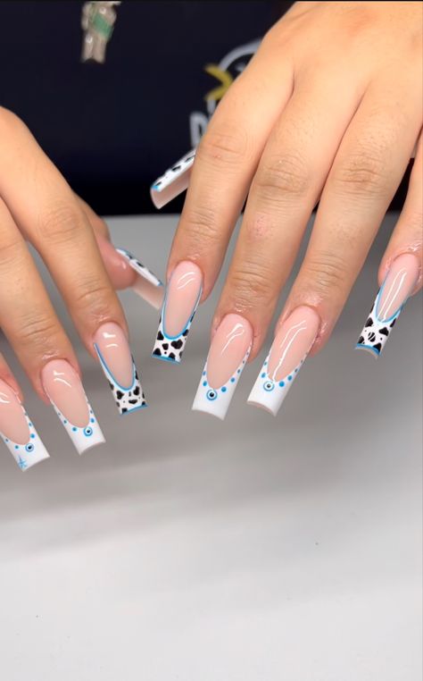 Medium Acrylic Nails Designs, Nails Vaqueras, Vaquera Nails, Cute Medium Acrylic Nails, Medium Nails Acrylic, Cute Flower Nail Designs, Short Western Nails, Cute Flower Nails, Medium Acrylic Nails