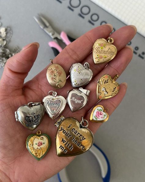 DROPPING TODAY @ 11AM PST 𓆩❤︎𓆪 Vintage locket drop going live on site in less than 3 hours. 20 openable locket necklaces, all… | Instagram Tumblr, Cindy Core, Locket Necklaces, Zipper Jewelry, Beautiful Black Hair, I Carry Your Heart, Gold Heart Locket, Vintage Locket, Vintage Instagram