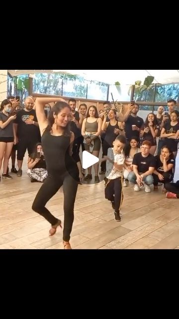 Bachata Dance Steps, Bachata Dance Couple, Bachata Dance Video, Salsa Baile, Latino Dance, Salsa Dance Lessons, Danza Latina, Dancing Clothing, Latino Americano