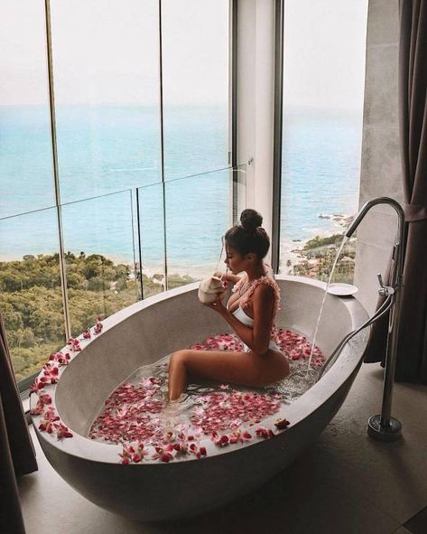 Arosa, Bathtub Photography, Milk Bath Photography, Bath Photography, Luxury Lifestyle Dreams, Milk Bath, Relaxing Bath, Foto Inspiration, Birthday Photoshoot