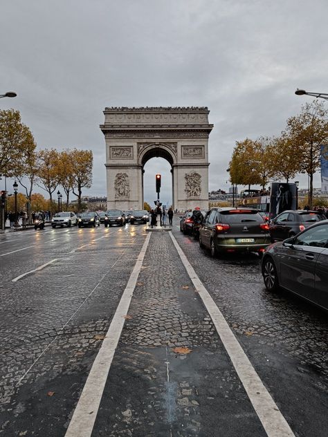 Arc de Triomphe under the thick Paris clouds on a rainy day in November San Juan, Paris November Aesthetic, Rainy Day Paris, Paris Fits, Paris In November, Rainy Paris, Paris November, Fashion In Paris, Paris Streets