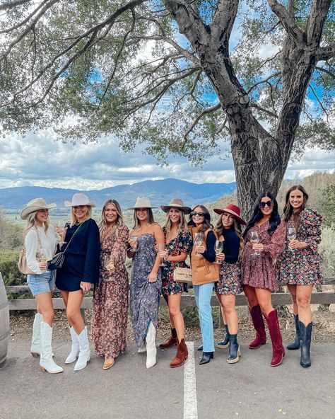 Winery Outfits Fall, Country Outfits Fall, Winery Outfit Ideas, Country Boots Outfit, Summer Wineries Outfit, Napa Outfit, Winery Outfits, Winery Outfit Summer, Western Boot Outfit