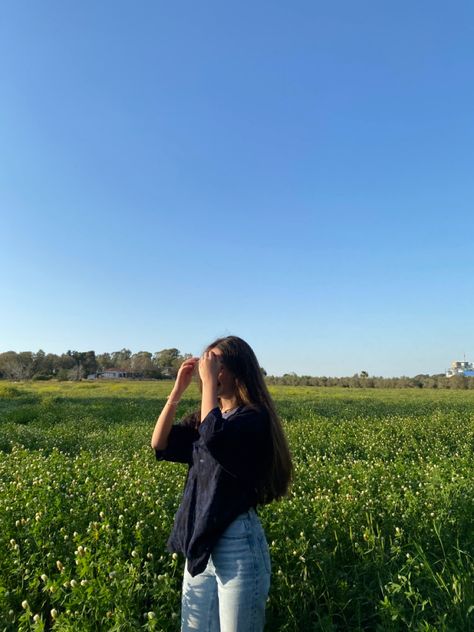 Cute Poses In Nature, Profile Girle Picture, Tumblr, Aesthetic Profile Pictures Instagram, Grls Photo Instagram, Poses For Pictures Instagram Hiding Face, Instagram Picture Ideas Nature, Outside Girl Aesthetic, Stylish Girl Aesthetic